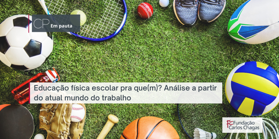 Pessoas jogando bola campo futebol [download] - Designi